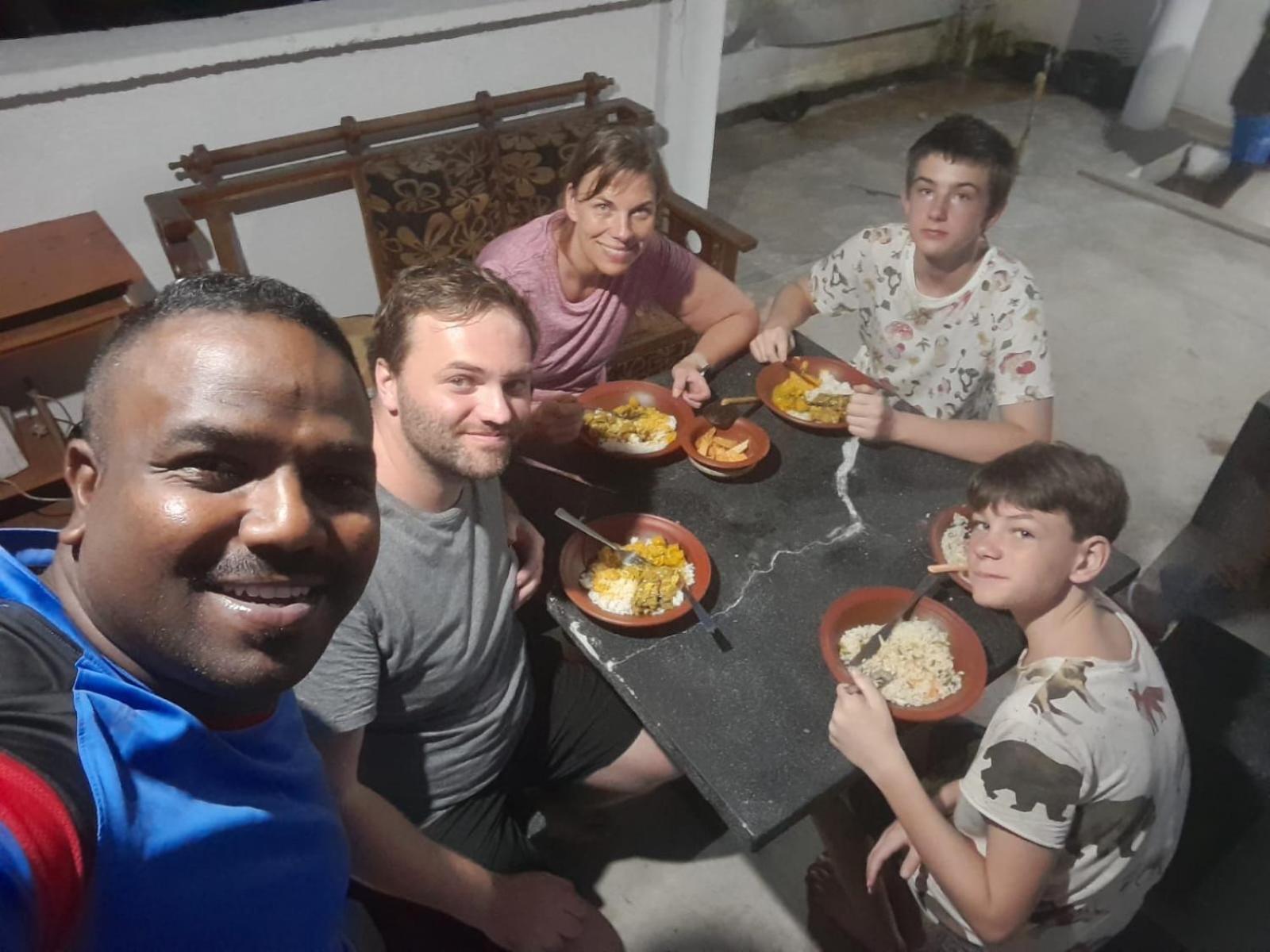 Sura Homestay Канди Экстерьер фото